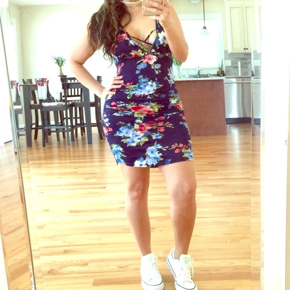 October Love Blue Floral Sleevesless ruched Dress - Picture 2 of 6